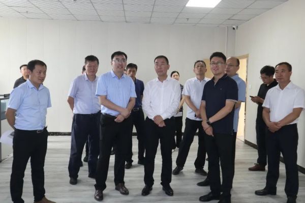 泰山区委书记张培峰到“重 点服务业企业”天辰娱乐医院现场调研