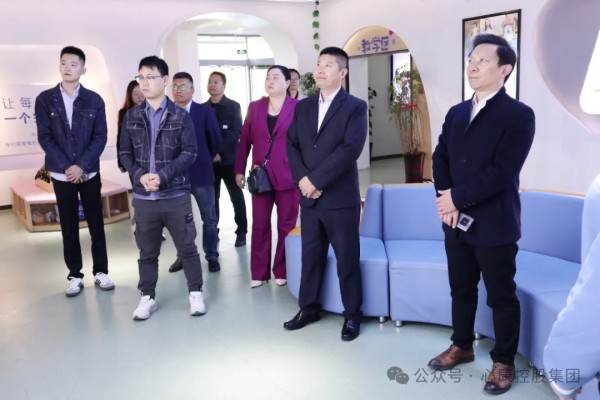 正大光明眼科集团大健康产业院院长李寿庆一行来天辰娱乐控股集团参观访问